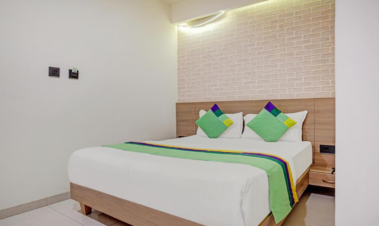 Treebo Trend Holiday Ab Road Hotel 3*