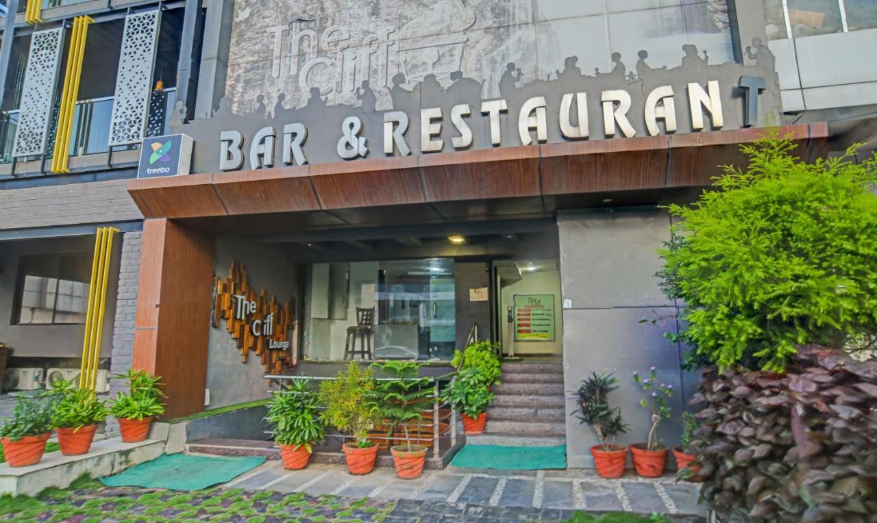Treebo Trend Holiday Ab Road Hotel Indore