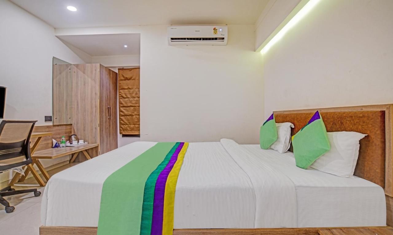 Treebo Trend Holiday Ab Road Hotel 3*