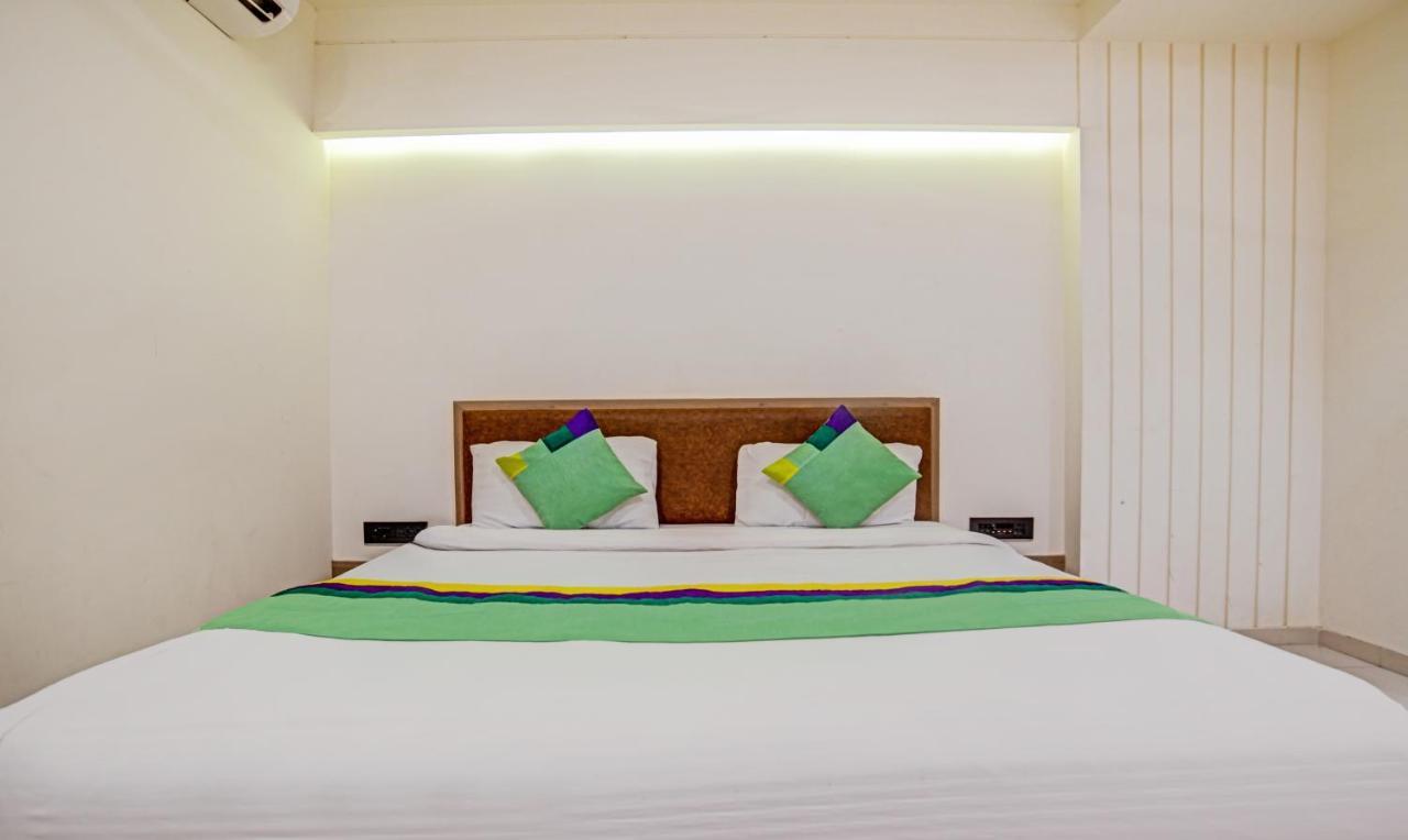 Treebo Trend Holiday Ab Road Hotel 3*